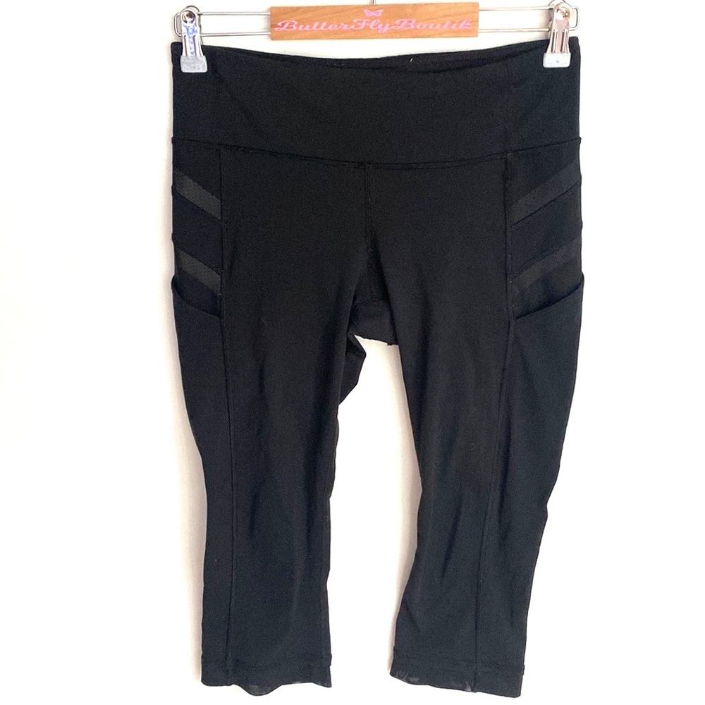 (B12) Lululemon cropped black mesh trim leggings, Size 6
